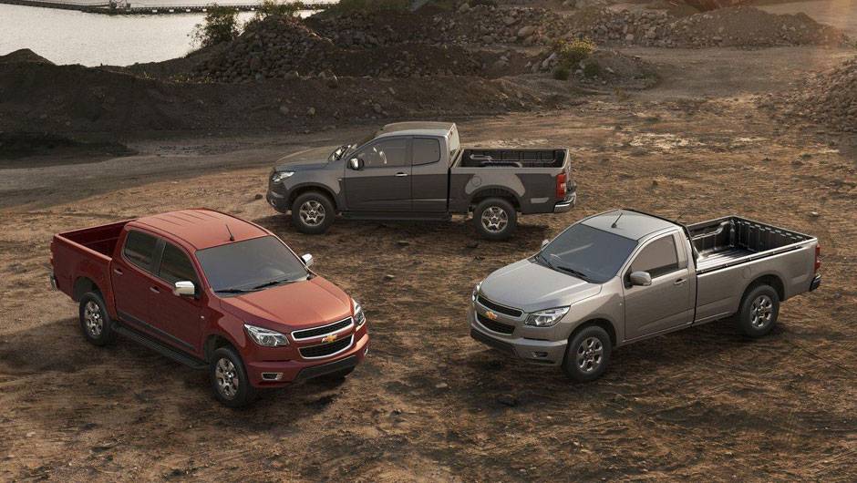 A Colorado terá três opções de cabines | <a href="https://beta-develop.quatrorodas.abril.com.br/noticias/gm-mostra-substituta-s10-304089_p.shtml" rel="migration">Leia mais</a> A Colorado terá três opções de cabines | <a href="https://beta-develop.quatrorodas.abril.com.br/noticias/gm-mostra-substituta-s10-304089_p.shtml" rel="migration">Leia mais</a>