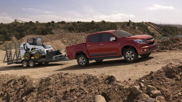 O transporte de cargas pesadas é uma das virtudes da Colorado. | <a href="https://beta-develop.quatrorodas.abril.com.br/noticias/gm-mostra-substituta-s10-304089_p.shtml" rel="migration">Leia mais</a> O transporte de cargas pesadas é uma das virtudes da Colorado. | <a href="https://beta-develop.quatrorodas.abril.com.br/noticias/gm-mostra-substituta-s10-304089_p.shtml" rel="migration">Leia mais</a>