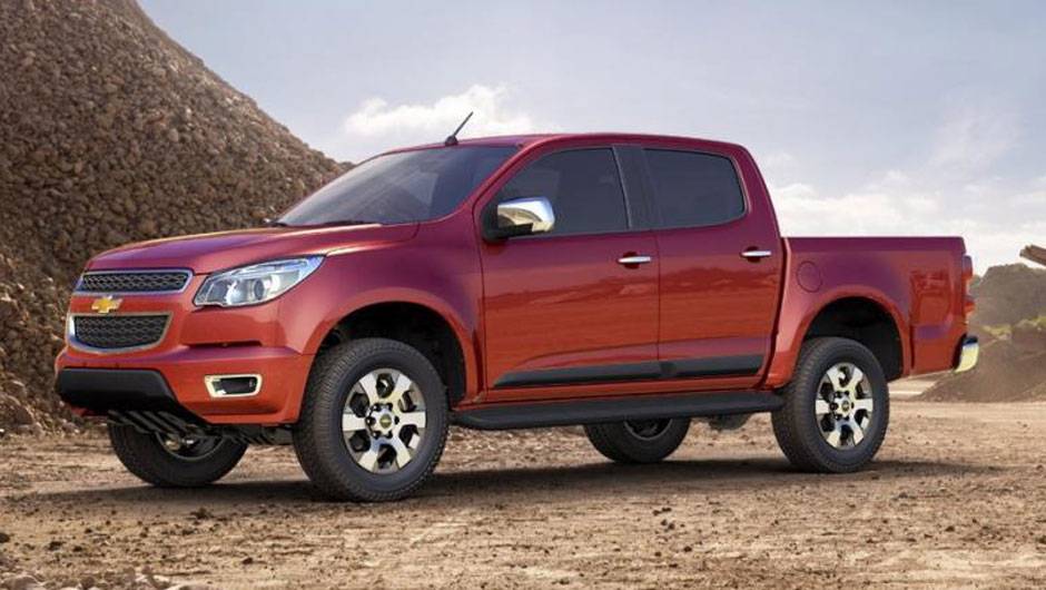 De lado, a picape lembra um pouco a Toyota Hilux | <a href="https://beta-develop.quatrorodas.abril.com.br/noticias/gm-mostra-substituta-s10-304089_p.shtml" rel="migration">Leia mais</a>