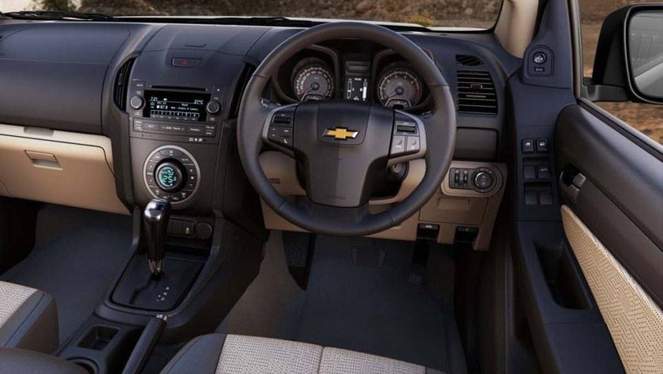 A Colorado tem equipamentos presentes em sedãs de luxo | <a href="https://beta-develop.quatrorodas.abril.com.br/noticias/gm-mostra-substituta-s10-304089_p.shtml" rel="migration">Leia mais</a> A Colorado tem equipamentos presentes em sedãs de luxo | <a href="https://beta-develop.quatrorodas.abril.com.br/noticias/gm-mostra-substituta-s10-304089_p.shtml" rel="migration">Leia mais</a>