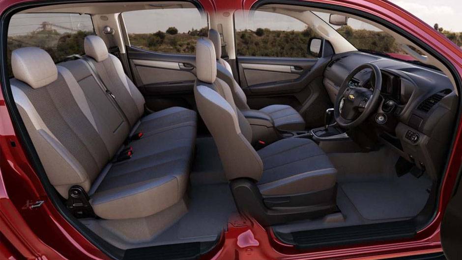 Cabine dupla oferece espa&ccedil;o para cinco pessoas | <a href="https://beta-develop.quatrorodas.abril.com.br/noticias/gm-mostra-substituta-s10-304089_p.shtml" rel="migration">Leia mais</a>