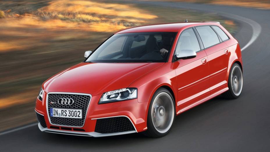 Rodas são de 19 polegadas | <a href="https://beta-develop.quatrorodas.abril.com.br/noticias/audi-rs3-sportback-chega-ao-brasil-r-298-mil-304559_p.shtml" rel="migration">Leia mais</a>