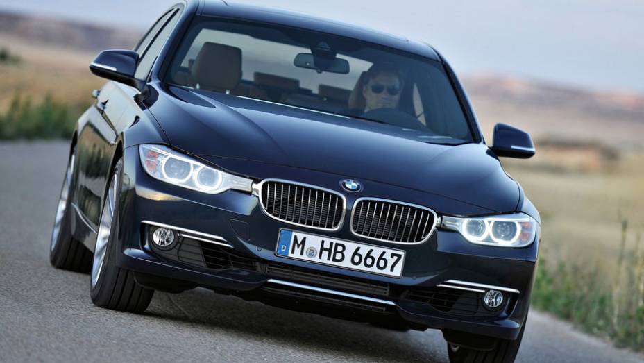 O sed&atilde; est&aacute; 93 mm mais comprido que seu antecessor | <a href="https://beta-develop.quatrorodas.abril.com.br/carros/lancamentos/bmw-serie-3-643331.shtml" rel="migration">Leia mais</a>