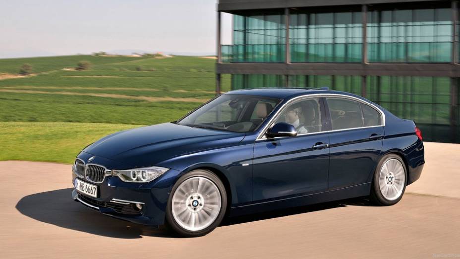 Ser&atilde;o oferecidos tr&ecirc;s pacotes de acabamento: Sport Line, Modern Line e Luxury Line | <a href="https://beta-develop.quatrorodas.abril.com.br/carros/lancamentos/bmw-serie-3-643331.shtml" rel="migration">Leia mais</a>
