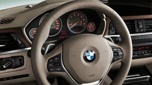 <a href="https://beta-develop.quatrorodas.abril.com.br/carros/lancamentos/bmw-serie-3-643331.shtml" rel="migration">Leia Mais</a> <a href="https://beta-develop.quatrorodas.abril.com.br/carros/lancamentos/bmw-serie-3-643331.shtml" rel="migration">Leia Mais</a>