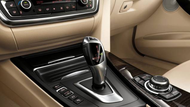 <a href="https://beta-develop.quatrorodas.abril.com.br/carros/lancamentos/bmw-serie-3-643331.shtml" rel="migration">Leia Mais</a> <a href="https://beta-develop.quatrorodas.abril.com.br/carros/lancamentos/bmw-serie-3-643331.shtml" rel="migration">Leia Mais</a>