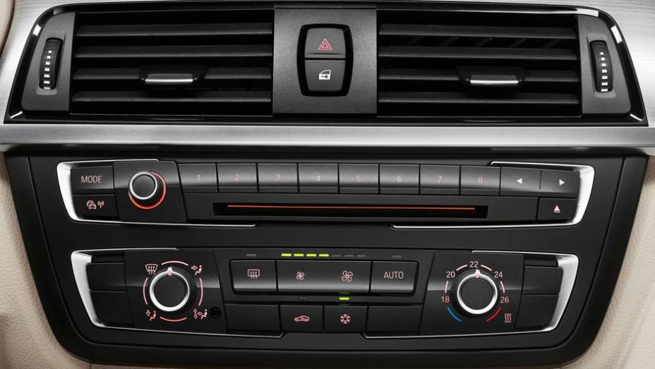 <a href="https://beta-develop.quatrorodas.abril.com.br/carros/lancamentos/bmw-serie-3-643331.shtml" rel="migration">Leia Mais</a> <a href="https://beta-develop.quatrorodas.abril.com.br/carros/lancamentos/bmw-serie-3-643331.shtml" rel="migration">Leia Mais</a>