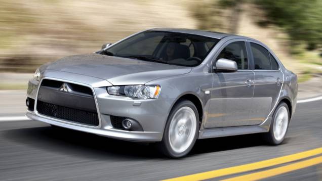 Lancer vai estar dispon&iacute;vel com c&acirc;mbio manual ou CVT | <a href="https://beta-develop.quatrorodas.abril.com.br/carros/lancamentos/mitsubishi-lancer-644557.shtml" rel="migration">Leia mais</a>