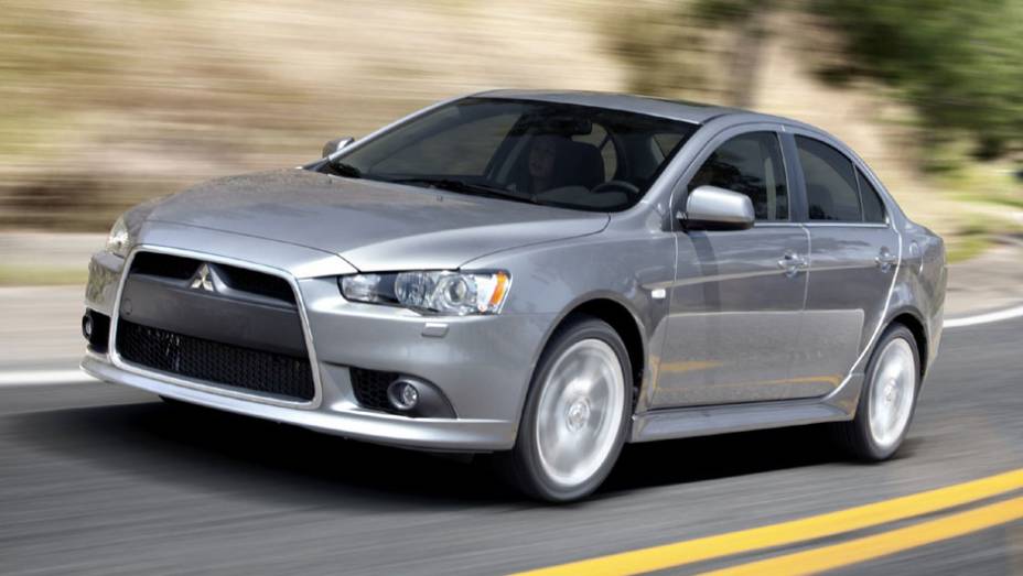 Lancer vai estar disponível com câmbio manual ou CVT | <a href="https://beta-develop.quatrorodas.abril.com.br/carros/lancamentos/mitsubishi-lancer-644557.shtml" rel="migration">Leia mais</a>