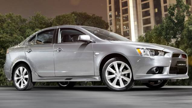 Ma&ccedil;anetas e espelhos retrovisores s&atilde;o da cor da carroceria | <a href="https://beta-develop.quatrorodas.abril.com.br/carros/lancamentos/mitsubishi-lancer-644557.shtml" rel="migration">Leia mais</a>