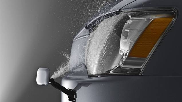 Lavadores de farol est&atilde;o dispon&iacute;veis na vers&atilde;o GT | <a href="https://beta-develop.quatrorodas.abril.com.br/carros/lancamentos/mitsubishi-lancer-644557.shtml" rel="migration">Leia mais</a>