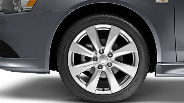 Rodas s&atilde;o de 18 polegadas | <a href="https://beta-develop.quatrorodas.abril.com.br/carros/lancamentos/mitsubishi-lancer-644557.shtml" rel="migration">Leia mais</a>