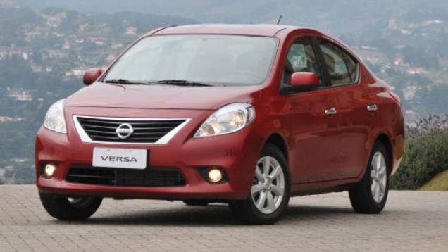 O Versa vai concorrer com Siena, Logan e Voyage. | <a href="https://beta-develop.quatrorodas.abril.com.br/carros/lancamentos/nissan-versa-644769.shtml" rel="migration">Leia mais</a>