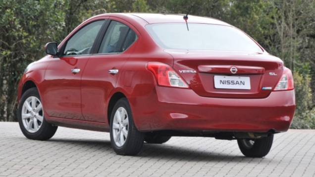 O desenho da traseira promete dividir opiniões | <a href="https://beta-develop.quatrorodas.abril.com.br/carros/lancamentos/nissan-versa-644769.shtml" rel="migration">Leia mais</a> O desenho da traseira promete dividir opiniões | <a href="https://beta-develop.quatrorodas.abril.com.br/carros/lancamentos/nissan-versa-644769.shtml" rel="migration">Leia mais</a>