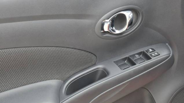 Acabamento interno é simples, mas sem rebarbas | <a href="https://beta-develop.quatrorodas.abril.com.br/carros/lancamentos/nissan-versa-644769.shtml" rel="migration">Leia mais</a> Acabamento interno é simples, mas sem rebarbas | <a href="https://beta-develop.quatrorodas.abril.com.br/carros/lancamentos/nissan-versa-644769.shtml" rel="migration">Leia mais</a>
