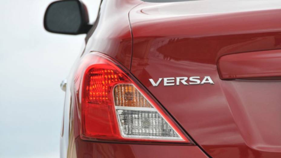 O nome Versa é inédito no Brasil | <a href="https://beta-develop.quatrorodas.abril.com.br/carros/lancamentos/nissan-versa-644769.shtml" rel="migration">Leia mais</a>