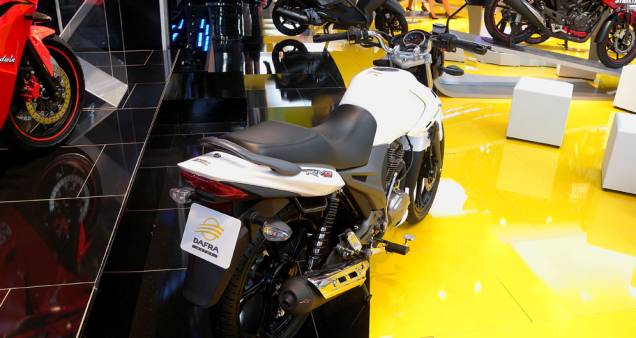 Moto &eacute; feita em parceria com a Haojue | <a href="https://beta-develop.quatrorodas.abril.com.br/moto/noticias/dafra-riva-150-mais-novidade-marca-642155.shtml" rel="migration">Leia mais</a>