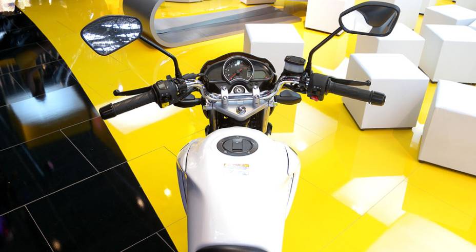 Painel de instrumentos está integrado à carenagem | <a href="https://beta-develop.quatrorodas.abril.com.br/moto/noticias/dafra-riva-150-mais-novidade-marca-642155.shtml" rel="migration">Leia mais</a> Painel de instrumentos está integrado à carenagem | <a href="https://beta-develop.quatrorodas.abril.com.br/moto/noticias/dafra-riva-150-mais-novidade-marca-642155.shtml" rel="migration">Leia mais</a>