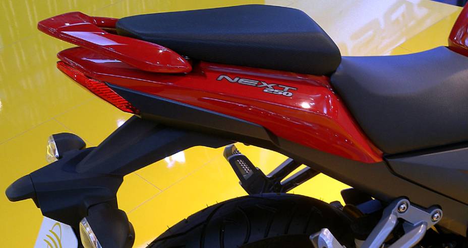 Street de média cilindrada tem visual agressivo | <a href="https://beta-develop.quatrorodas.abril.com.br/moto/noticias/dafra-revela-next-250-salao-642151.shtml" rel="migration">Leia mais</a> Street de média cilindrada tem visual agressivo | <a href="https://beta-develop.quatrorodas.abril.com.br/moto/noticias/dafra-revela-next-250-salao-642151.shtml" rel="migration">Leia mais</a>