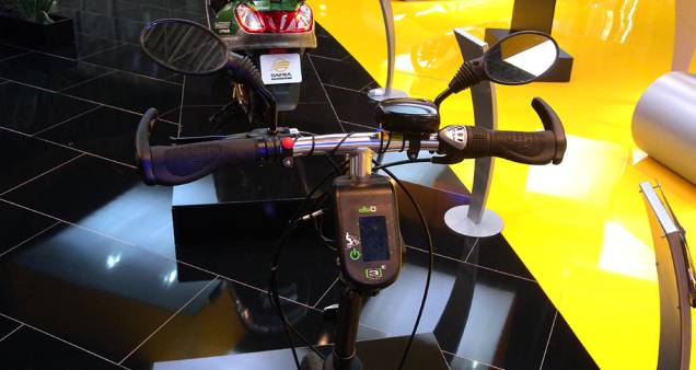 Painel de LCD mostra o n&iacute;vel da bateria | <a href="https://beta-develop.quatrorodas.abril.com.br/moto/noticias/dafra-apresenta-bicicleta-eletrica-db0-642362.shtml" rel="migration">Leia mais</a>