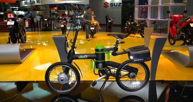 Para carreg&aacute;-la, basta plug&aacute;-la em qualquer tomada | <a href="https://beta-develop.quatrorodas.abril.com.br/moto/noticias/dafra-apresenta-bicicleta-eletrica-db0-642362.shtml" rel="migration">Leia mais</a>