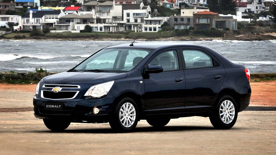 O desenho da frente segue a tend&ecirc;ncia de estilo mundial da Chevrolet. <a href="https://beta-develop.quatrorodas.abril.com.br/carros/lancamentos/chevrolet-cobalt-645517.shtml" rel="migration">Leia mais</a>