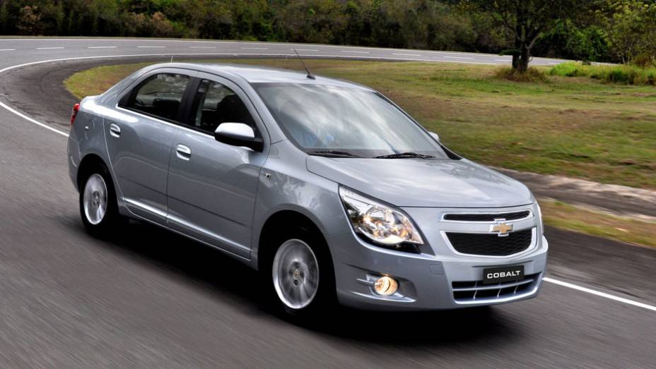 Parece, mas não é: parentesco com o Agile fica só no visual <a href="https://beta-develop.quatrorodas.abril.com.br/carros/lancamentos/chevrolet-cobalt-645517.shtml" rel="migration">Leia mais</a>