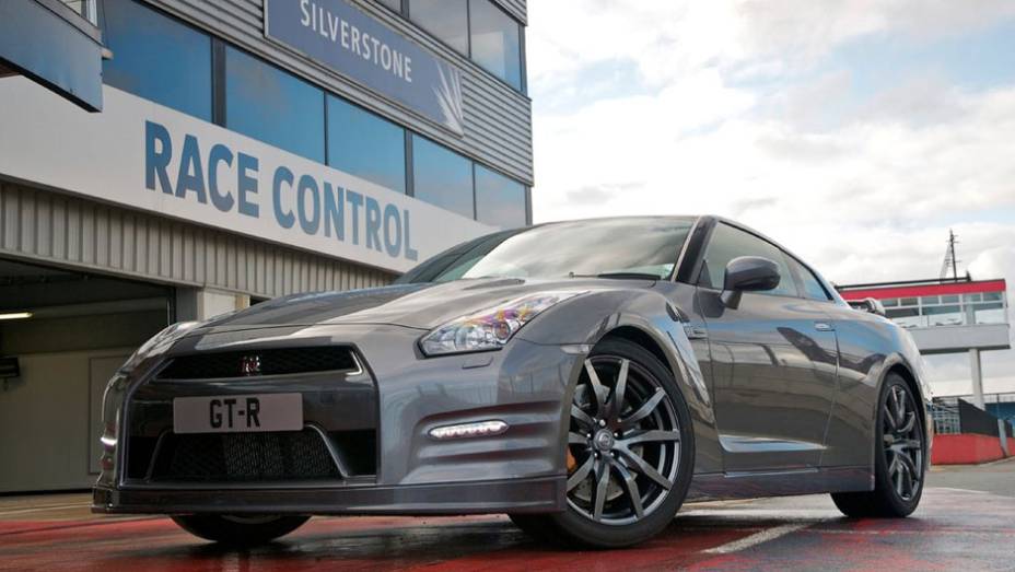 Nos Estados Unidos, ele será vendido como GT-R 2013 | <a href="https://beta-develop.quatrorodas.abril.com.br/noticias/nissan-faz-melhorias-gt-r-306767_p.shtml" rel="migration">Leia mais</a> Nos Estados Unidos, ele será vendido como GT-R 2013 | <a href="https://beta-develop.quatrorodas.abril.com.br/noticias/nissan-faz-melhorias-gt-r-306767_p.shtml" rel="migration">Leia mais</a>
