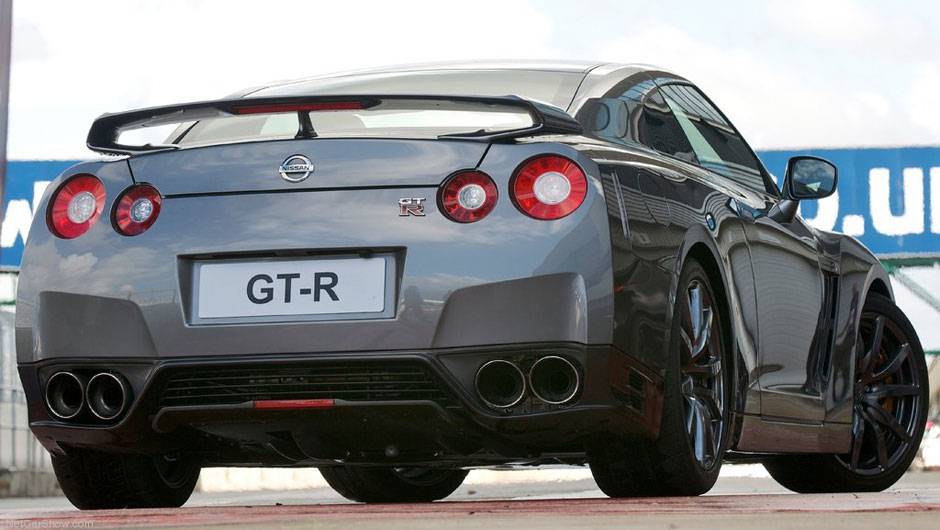 <a href="https://beta-develop.quatrorodas.abril.com.br/noticias/nissan-faz-melhorias-gt-r-306767_p.shtml" rel="migration">Leia mais</a> <a href="https://beta-develop.quatrorodas.abril.com.br/noticias/nissan-faz-melhorias-gt-r-306767_p.shtml" rel="migration">Leia mais</a>