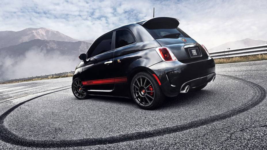 Sua versão de entrada conta com motor aspirado, 1.4 MultiAir | <a href="https://beta-develop.quatrorodas.abril.com.br/reportagens/salao/fiat-500-abarth-646523.shtml" rel="migration">Leia mais</a>