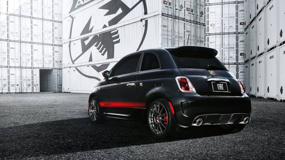 Opção turbo conta com melhorias e suspensão revisada | <a href="https://beta-develop.quatrorodas.abril.com.br/reportagens/salao/fiat-500-abarth-646523.shtml" rel="migration">Leia mais</a>