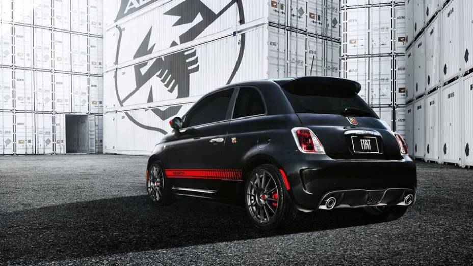 Op&ccedil;&atilde;o turbo conta com melhorias e suspens&atilde;o revisada | <a href="https://beta-develop.quatrorodas.abril.com.br/reportagens/salao/fiat-500-abarth-646523.shtml" rel="migration">Leia mais</a>