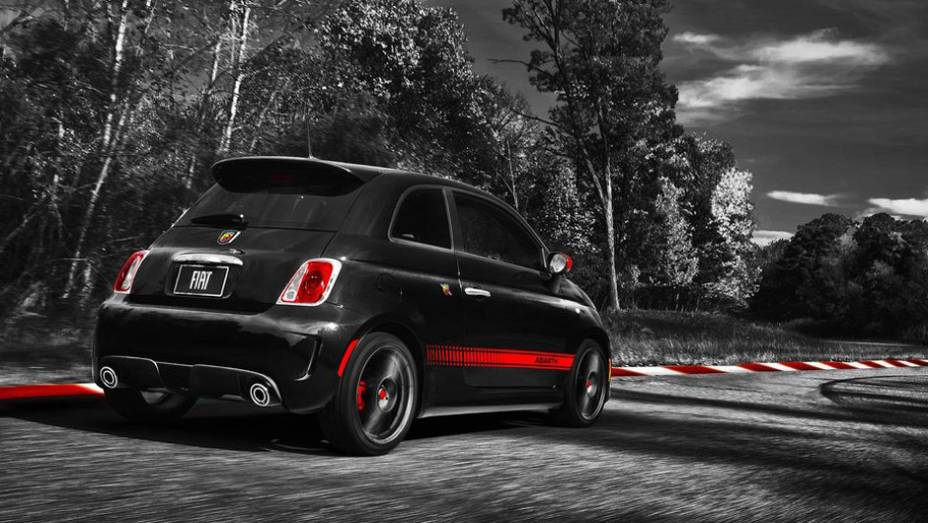 Vers&atilde;o topo de linha tamb&eacute;m tem pin&ccedil;as de freio em vermelho | <a href="https://beta-develop.quatrorodas.abril.com.br/reportagens/salao/fiat-500-abarth-646523.shtml" rel="migration">Leia mais</a>