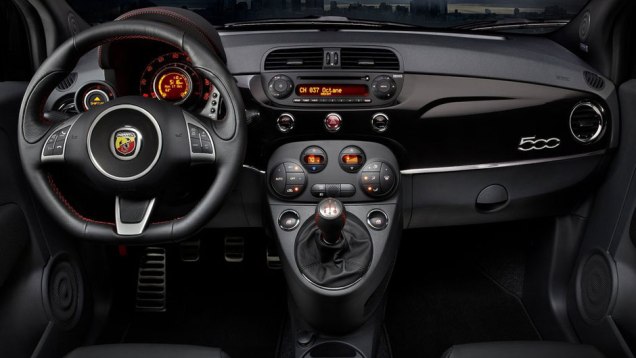 Internamente, Abarth conta com sistema de Bluetooth e navegação | <a href="https://beta-develop.quatrorodas.abril.com.br/reportagens/salao/fiat-500-abarth-646523.shtml" rel="migration">Leia mais</a> Internamente, Abarth conta com sistema de Bluetooth e navegação | <a href="https://beta-develop.quatrorodas.abril.com.br/reportagens/salao/fiat-500-abarth-646523.shtml" rel="migration">Leia mais</a>