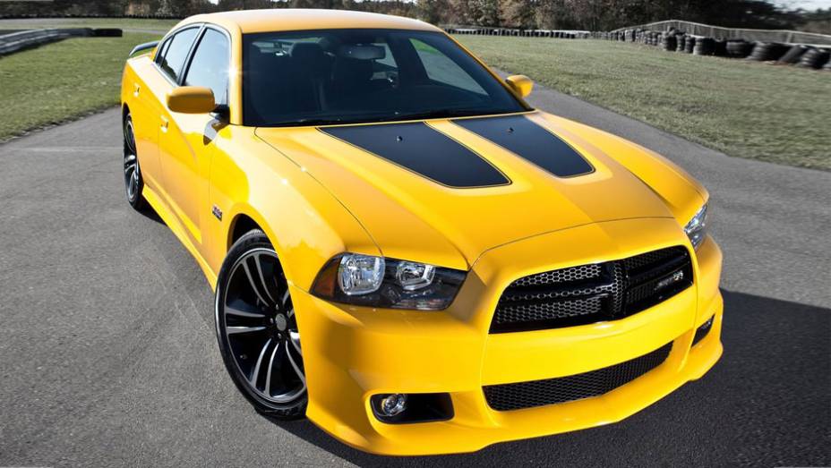 Modelo ganhou novas cores e visual mais robusto | <a href="https://beta-develop.quatrorodas.abril.com.br/salao-do-automovel/2012/carros/charger-srt8-super-bee-703995.shtml" rel="migration">Leia mais</a>