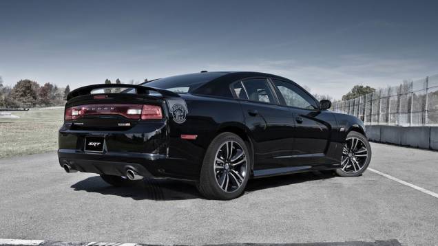 Rodas de 20 polegadas equipam o Super Bee | <a href="https://beta-develop.quatrorodas.abril.com.br/salao-do-automovel/2012/carros/charger-srt8-super-bee-703995.shtml" rel="migration">Leia mais</a> Rodas de 20 polegadas equipam o Super Bee | <a href="https://beta-develop.quatrorodas.abril.com.br/salao-do-automovel/2012/carros/charger-srt8-super-bee-703995.shtml" rel="migration">Leia mais</a>