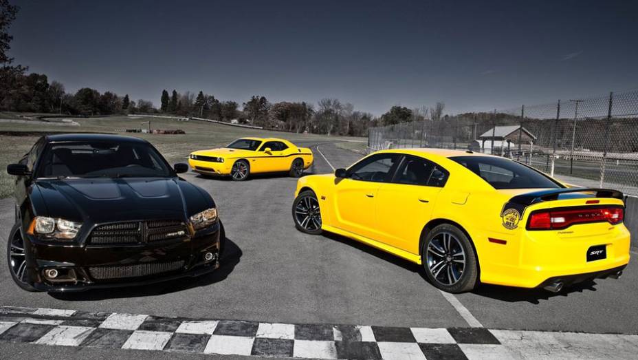 Cores dispon&iacute;veis s&atilde;o amarelo Stinger ou preto Pitch | <a href="https://beta-develop.quatrorodas.abril.com.br/salao-do-automovel/2012/carros/charger-srt8-super-bee-703995.shtml" rel="migration">Leia mais</a>