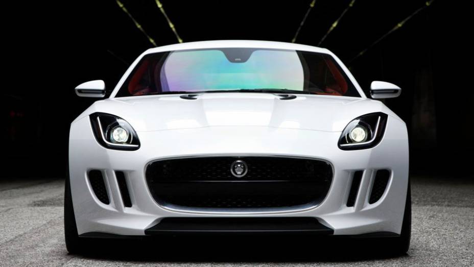 A transmissão é automática, de oito velocidades | <a href="https://beta-develop.quatrorodas.abril.com.br/reportagens/salao/jaguar-c-x16-646589.shtml" rel="migration">Leia mais</a> A transmissão é automática, de oito velocidades | <a href="https://beta-develop.quatrorodas.abril.com.br/reportagens/salao/jaguar-c-x16-646589.shtml" rel="migration">Leia mais</a>