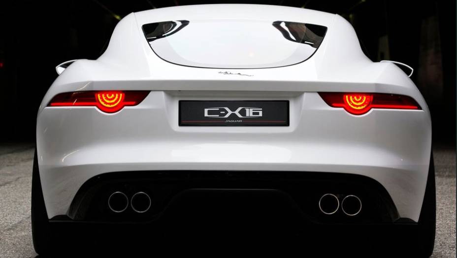 Estima-se que o modelo atinja a velocidade máxima de 300 km/h | <a href="https://beta-develop.quatrorodas.abril.com.br/reportagens/salao/jaguar-c-x16-646589.shtml" rel="migration">Leia mais</a> Estima-se que o modelo atinja a velocidade máxima de 300 km/h | <a href="https://beta-develop.quatrorodas.abril.com.br/reportagens/salao/jaguar-c-x16-646589.shtml" rel="migration">Leia mais</a>