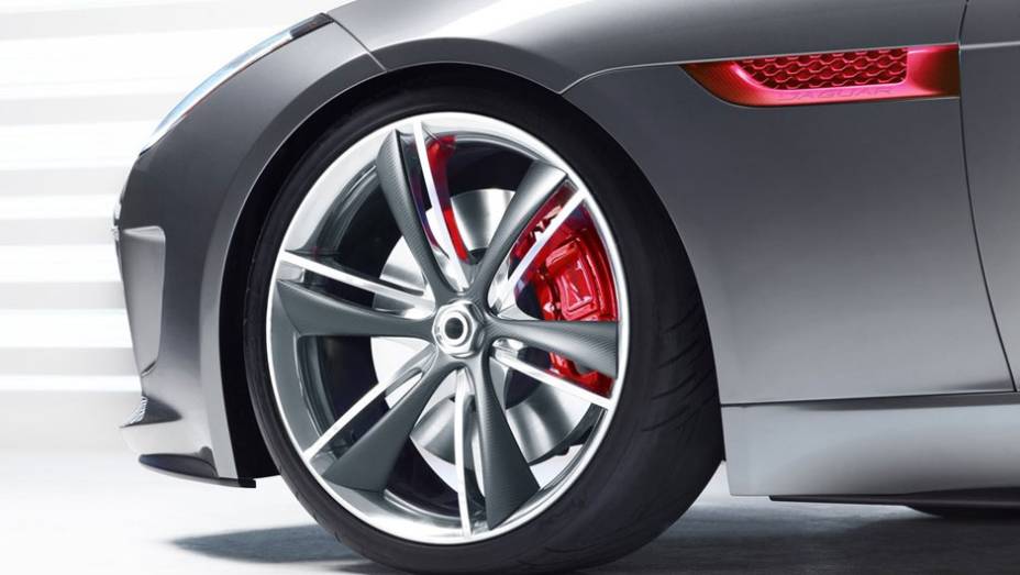 Detalhe das pinças de freio | <a href="https://beta-develop.quatrorodas.abril.com.br/reportagens/salao/jaguar-c-x16-646589.shtml" rel="migration">Leia mais</a> Detalhe das pinças de freio | <a href="https://beta-develop.quatrorodas.abril.com.br/reportagens/salao/jaguar-c-x16-646589.shtml" rel="migration">Leia mais</a>