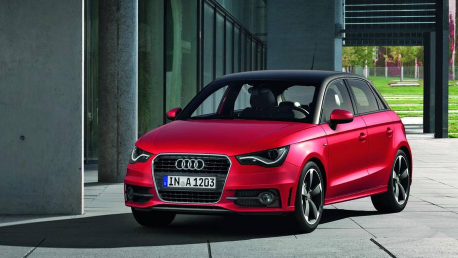 As duas portas extras não prejudicaram o design do A1 | <a href="https://beta-develop.quatrorodas.abril.com.br/carros/lancamentos/audi-a1-sportback-646768.shtml" rel="migration">Leia mais</a>