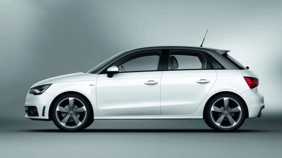 Com a nova vers&atilde;o, o A1 pode superar o arquirrival MINI Cooper | <a href="https://beta-develop.quatrorodas.abril.com.br/carros/lancamentos/audi-a1-sportback-646768.shtml" rel="migration">Leia mais</a>