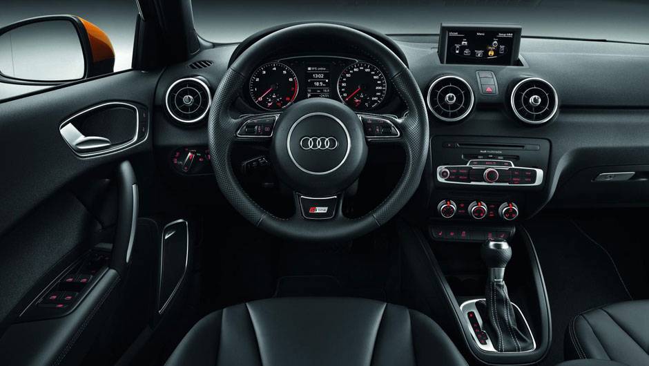 O interior pode receber acabamento em couro preto ou em dois tons | <a href="https://beta-develop.quatrorodas.abril.com.br/carros/lancamentos/audi-a1-sportback-646768.shtml" rel="migration">Leia mais</a> O interior pode receber acabamento em couro preto ou em dois tons | <a href="https://beta-develop.quatrorodas.abril.com.br/carros/lancamentos/audi-a1-sportback-646768.shtml" rel="migration">Leia mais</a>