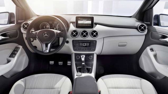 A apresenta&ccedil;&atilde;o oficial do Classe B ser&aacute; feita no Sal&atilde;o de Frankfurt. <a href="https://beta-develop.quatrorodas.abril.com.br/carros/lancamentos/mercedes-benz-classe-b-637678.shtml" rel="migration">Leia mais</a>