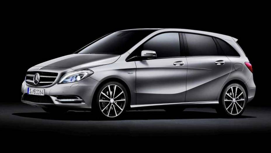 Os vincos na lateral deram um toque de modernidade ao carro. <a href="https://beta-develop.quatrorodas.abril.com.br/carros/lancamentos/mercedes-benz-classe-b-637678.shtml" rel="migration">Leia mais</a>