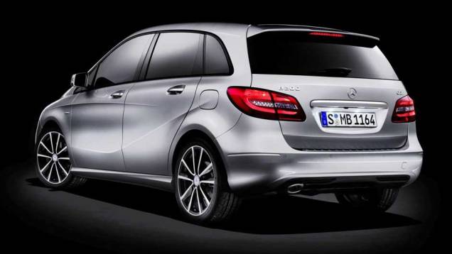 A marca não esconde a inspiração nos novos CLS e SLS. <a href="https://beta-develop.quatrorodas.abril.com.br/carros/lancamentos/mercedes-benz-classe-b-637678.shtml" rel="migration">Leia mais</a> A marca não esconde a inspiração nos novos CLS e SLS. <a href="https://beta-develop.quatrorodas.abril.com.br/carros/lancamentos/mercedes-benz-classe-b-637678.shtml" rel="migration">Leia mais</a>