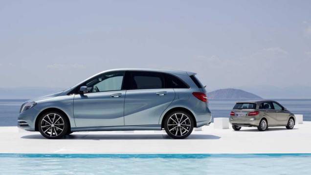 O espa&ccedil;o interno &eacute; suficiente para levar cinco pessoas. <a href="https://beta-develop.quatrorodas.abril.com.br/carros/lancamentos/mercedes-benz-classe-b-637678.shtml" rel="migration">Leia mais</a>