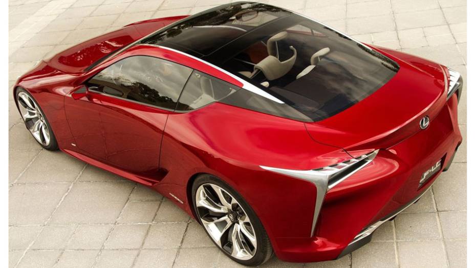 Teto transparente d&aacute; charme ao cup&ecirc;