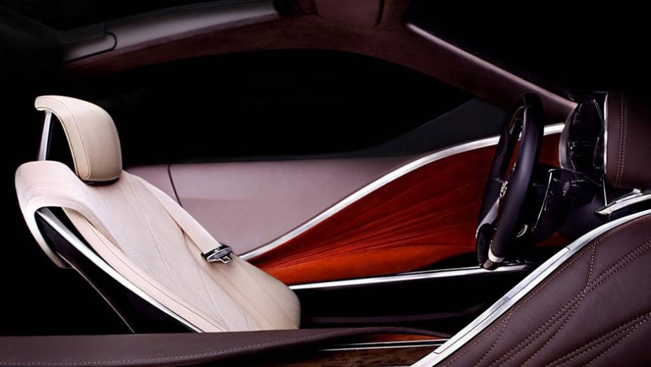 Esportividade interna &eacute; notado nos assentos, que envolvem o motorista