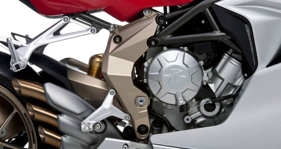 O motor de 675 cc tem tr&ecirc;s cilindros | <a href="https://beta-develop.quatrorodas.abril.com.br/moto/noticias/mv-agusta-comeca-produzir-f3-676377.shtml" rel="migration">Leia mais</a>